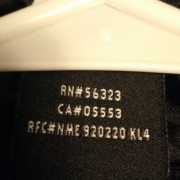 XL jordan wind jacket 🧥has embroidered wings on sleeves... emblem of slamdunk. - Picture 3 of 6